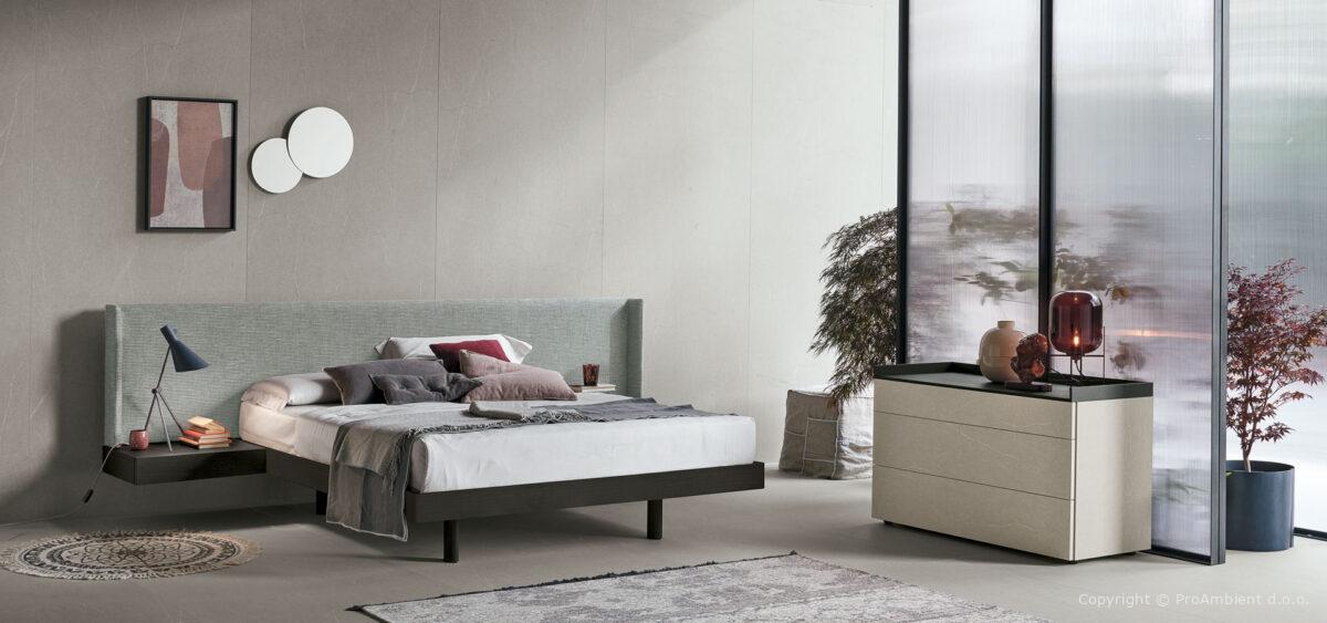 Postelje Z Visokim Vzglavjem